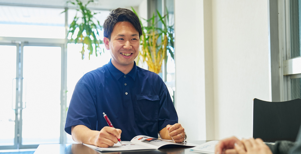 笑顔のスタッフの写真