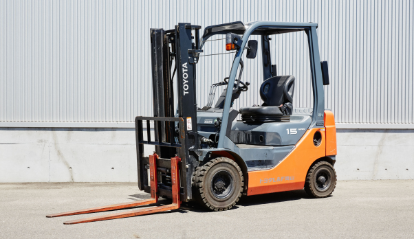 エンジンフォークリフトの写真